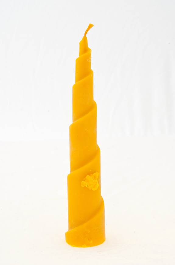 Свеча витая с пчелкой