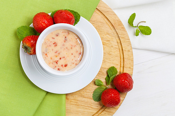 Медовый мусс с клубникой