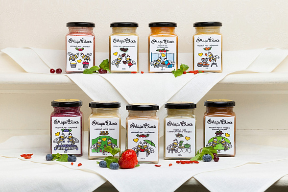 Медовый мусс (взбитый мёд) с клюквой